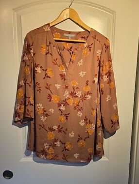 Daniel Rainn mauve floral split-neck tunic with yellow blooms